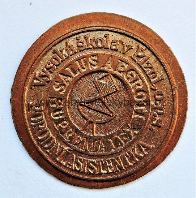 Výlisek zmetek odznaku 